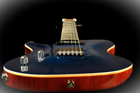 blue_guitar_black_bg_angle-szerk2.jpg